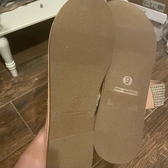 Nude and silver sandals. Size 9 - Picture 3 of 3